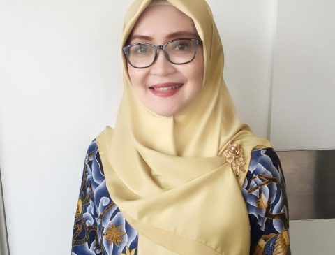 Dr. Srikandi Utami – Chief of Syariah PT Axa Mandiri Financial Services